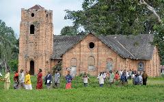 Kirche im kongolesischen Dorf Wembo Nyama